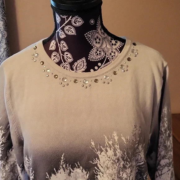 EUC Alfred Dunner Gray/White "Trees" Embellished Knit Top. 3/4 Sleeves. Size PM - Picture 3 of 4
